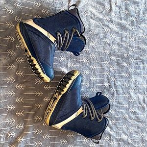 Used snowboard boots